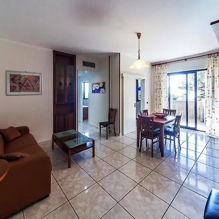 Trilocale Chiara Residence Baia Blu Holiday home *